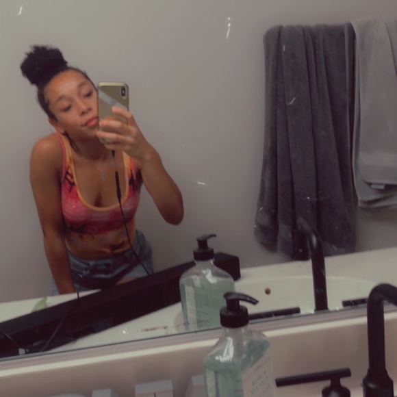 Meet your Posher, Jazlyn - Picture 1 of 1